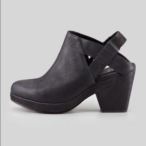 Eileen Fisher Black Leather Grip Clog